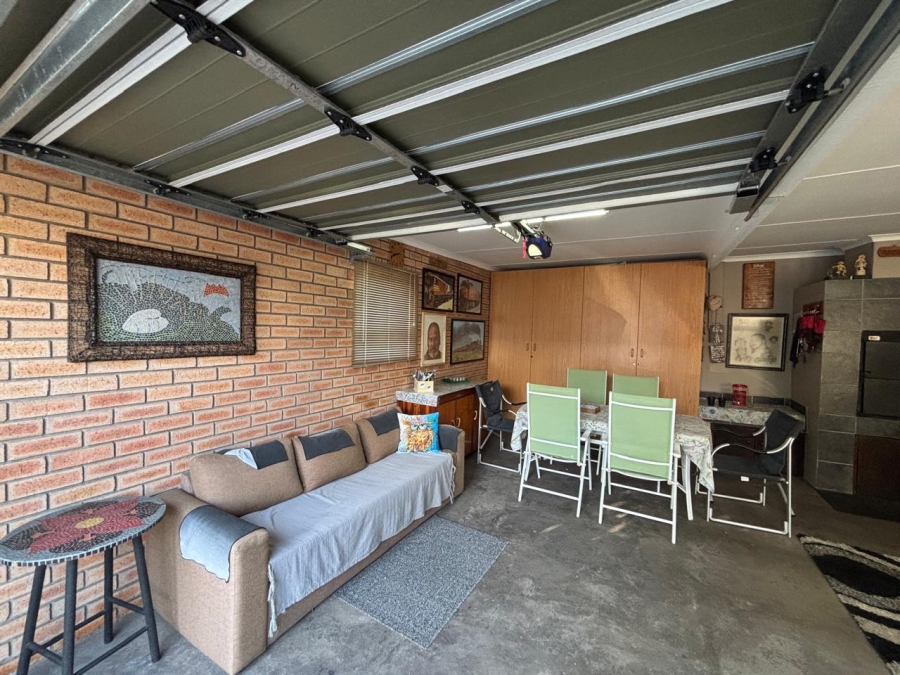 2 Bedroom Property for Sale in Hartenbos Central Western Cape